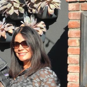 Meet your Posher, Claudia